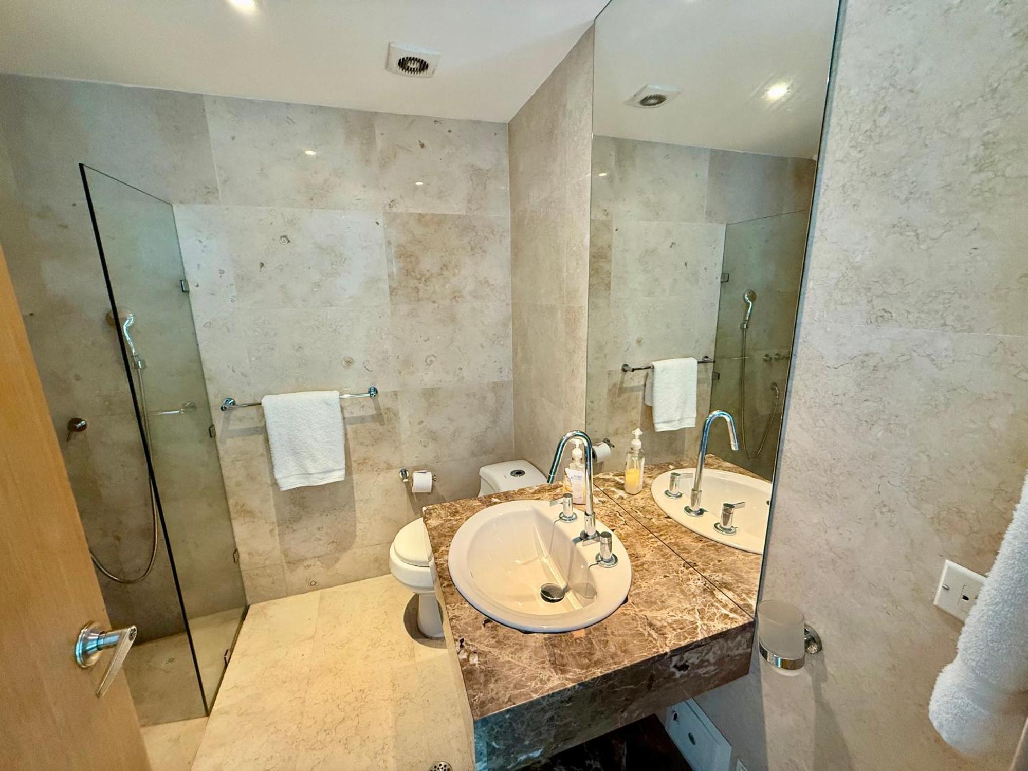 Dentro Del Radisson Ocean Pavillion